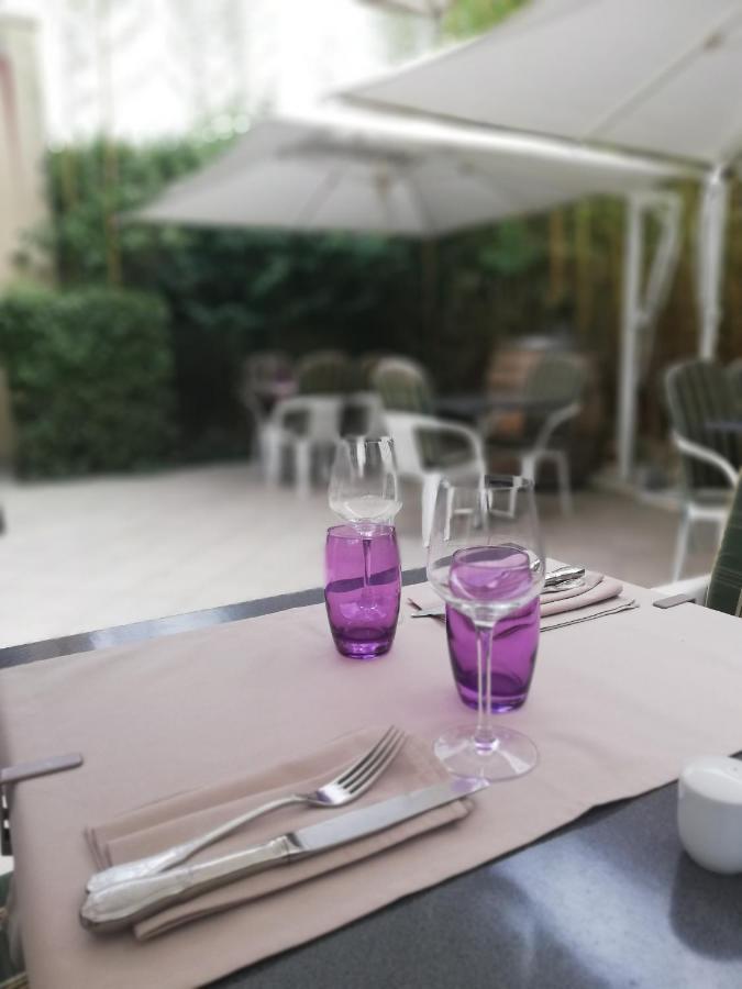 Logis Hotel Restaurant L'Oree Des Bois La Breille-les-Pins Экстерьер фото
