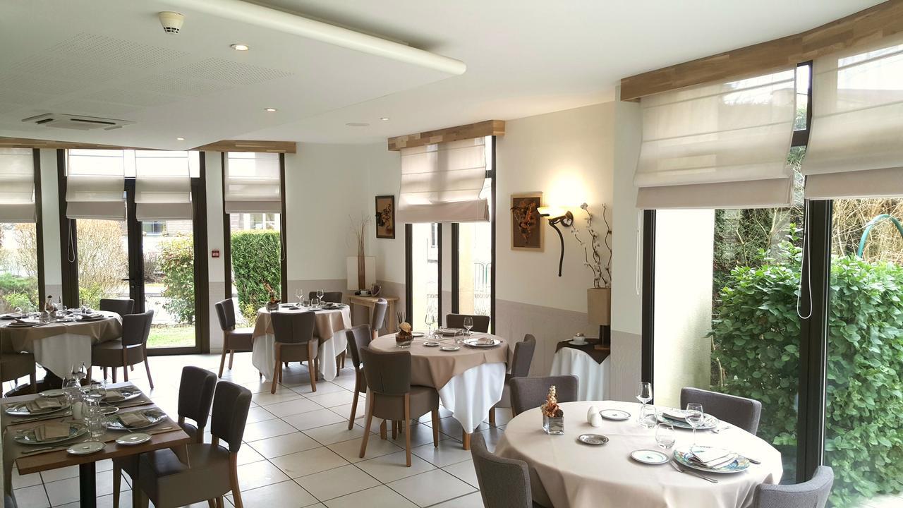 Logis Hotel Restaurant L'Oree Des Bois La Breille-les-Pins Экстерьер фото
