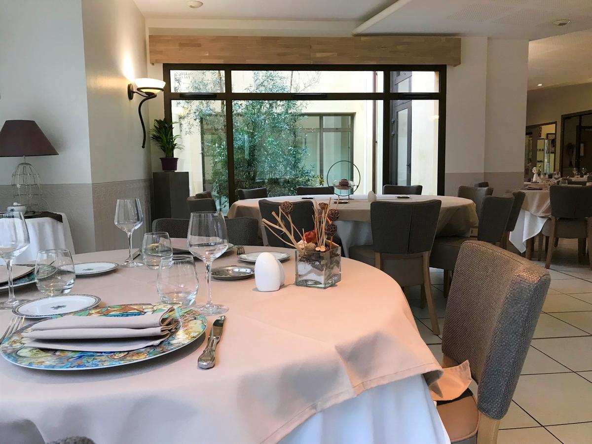 Logis Hotel Restaurant L'Oree Des Bois La Breille-les-Pins Экстерьер фото