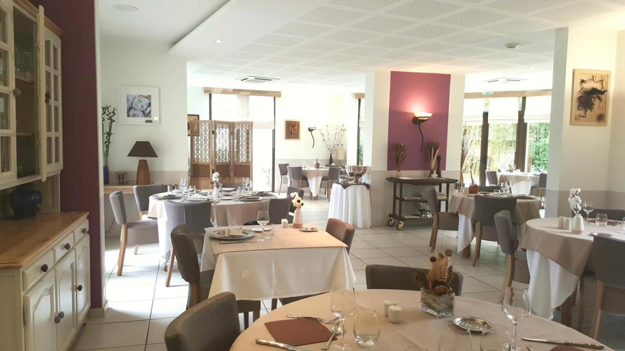 Logis Hotel Restaurant L'Oree Des Bois La Breille-les-Pins Экстерьер фото