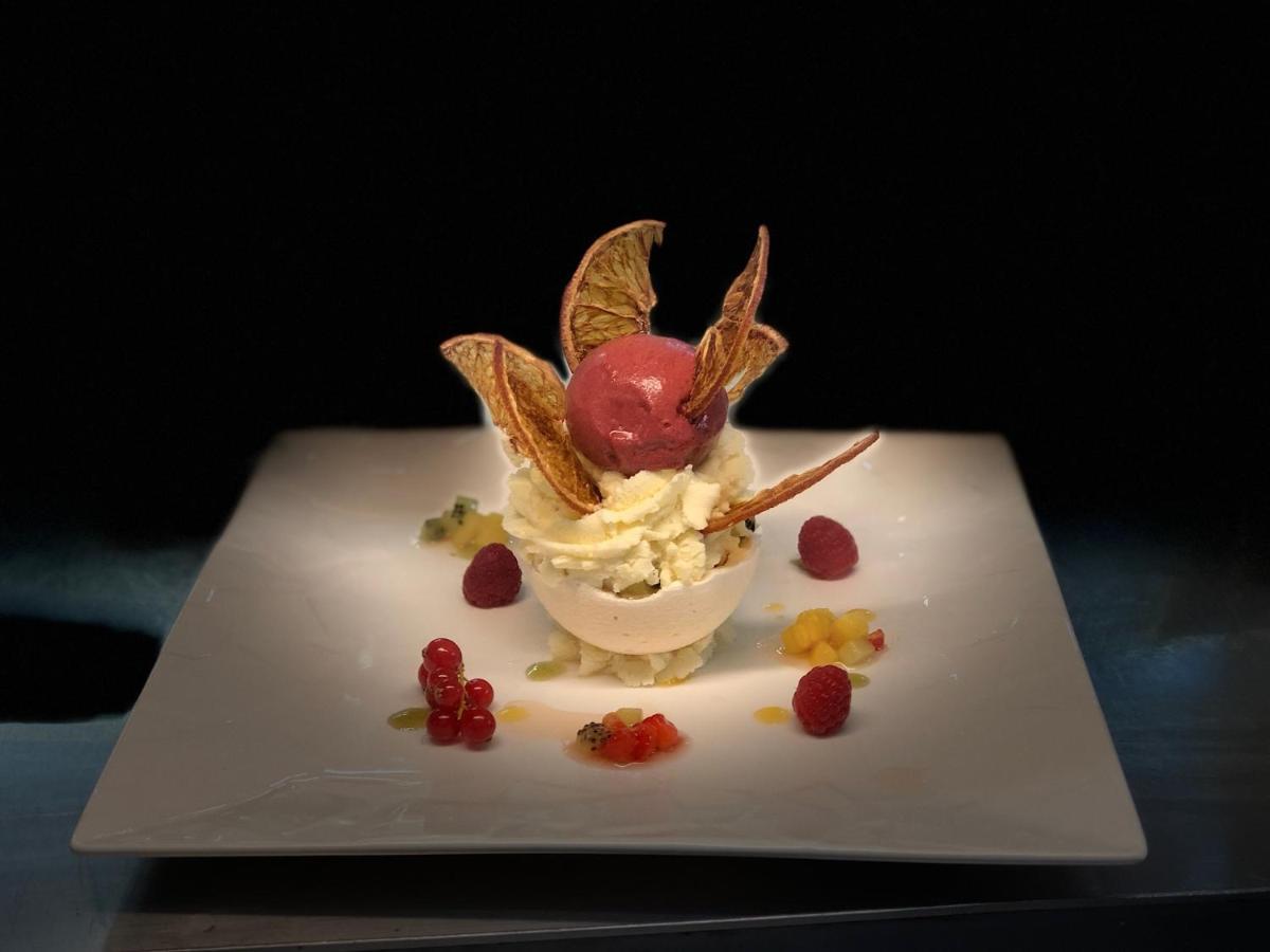 Logis Hotel Restaurant L'Oree Des Bois La Breille-les-Pins Экстерьер фото