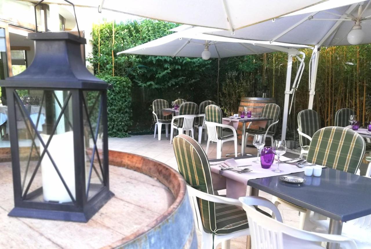 Logis Hotel Restaurant L'Oree Des Bois La Breille-les-Pins Экстерьер фото